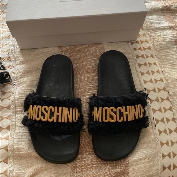 moschino fur slides